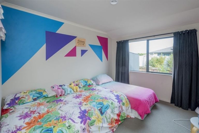 Photo of property in 16 Okarito Avenue, Levin, 5510