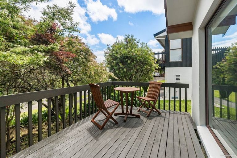 Photo of property in 5 Longwood Place, Forrest Hill, Auckland, 0620