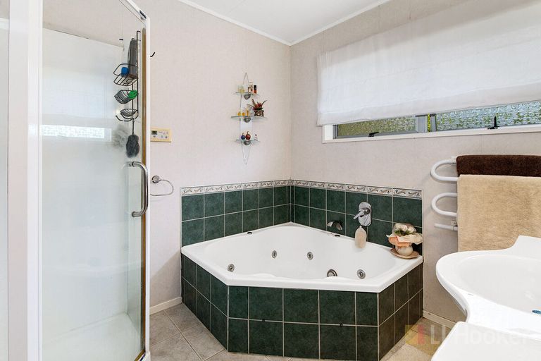 Photo of property in 2 Haratua Place, Springfield, Rotorua, 3015
