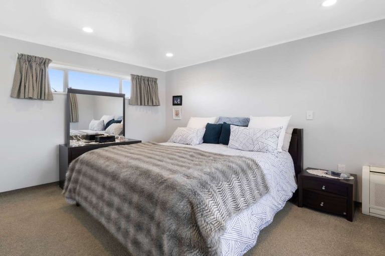 Photo of property in 16 Meadowvale Drive, Levin, 5510