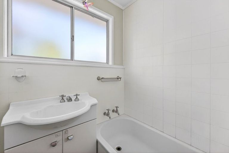 Photo of property in 1 Brunton Place, Glenfield, Auckland, 0629