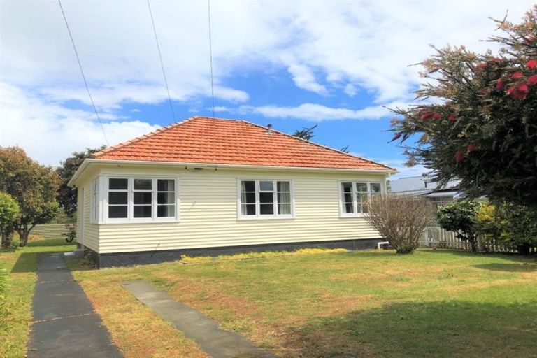 Photo of property in 37 Swiss Avenue, Gonville, Whanganui, 4501