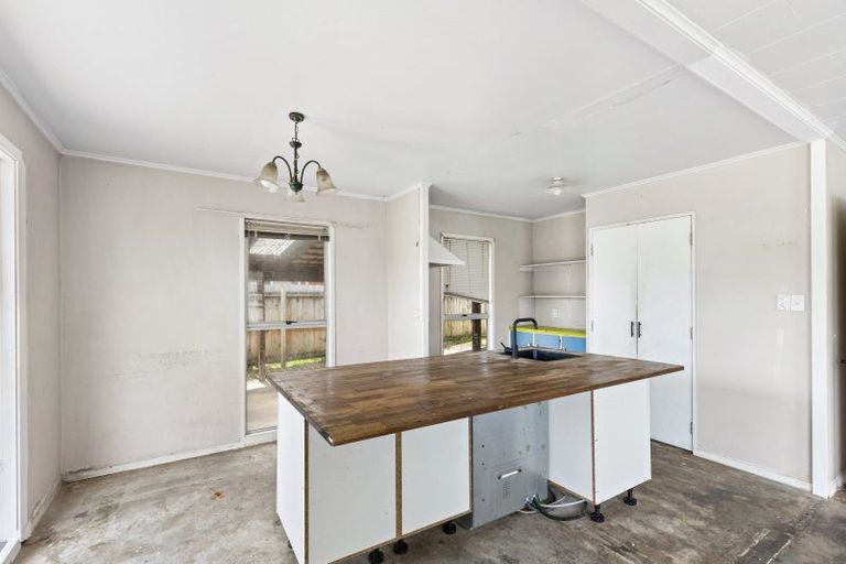 Photo of property in 15 Kopi Place, Massey, Auckland, 0614