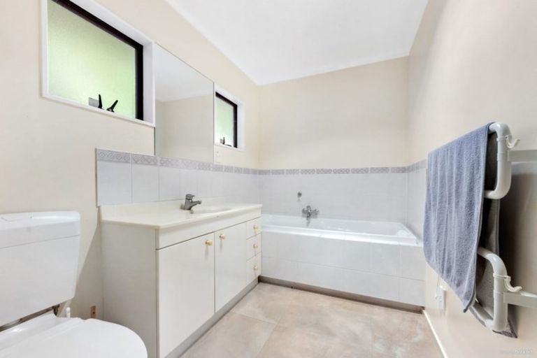 Photo of property in 20 Karetu Road, Greenlane, Auckland, 1051