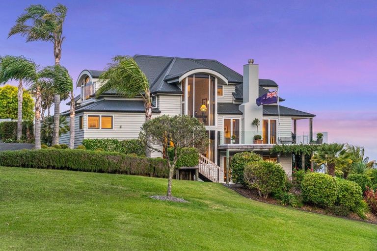 Photo of property in 2 Puriri Place, Sandspit, Warkworth, 0982