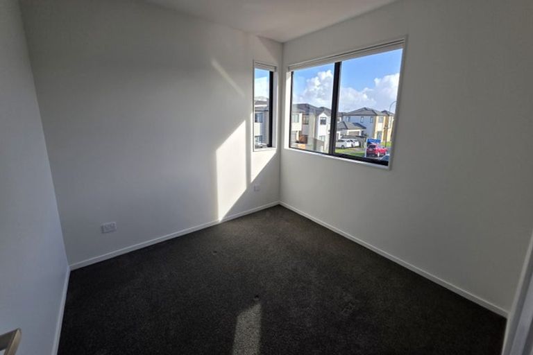 Photo of property in 1 Kaikape Lane, Flat Bush, Auckland, 2019