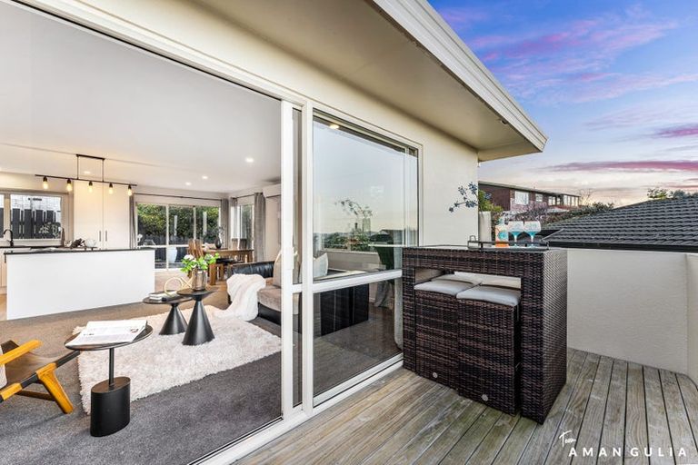 Photo of property in 22 Whangaparaoa Road, Red Beach, 0932
