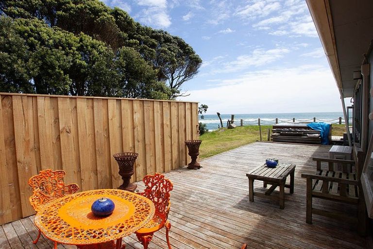 Photo of property in 8 Point Road, Mokau, 4376