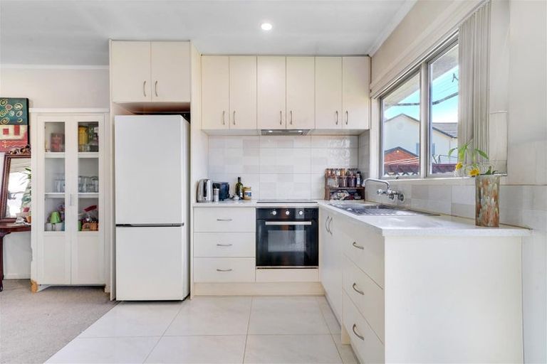 Photo of property in 4/6 Ray Small Drive, Papakura, 2110