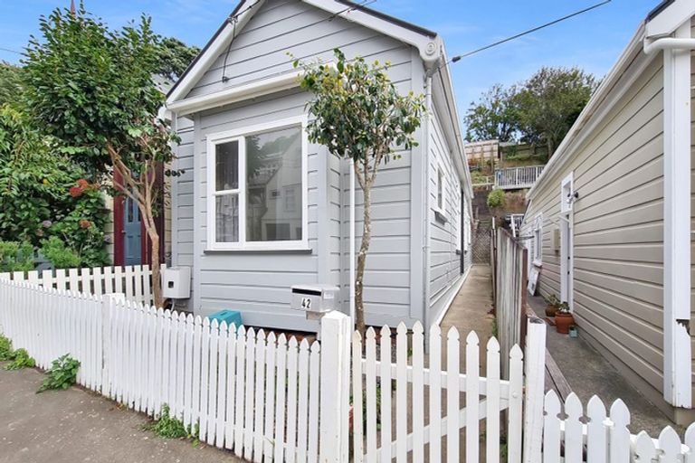 Photo of property in 42 Rolleston Street, Mount Cook, Wellington, 6021