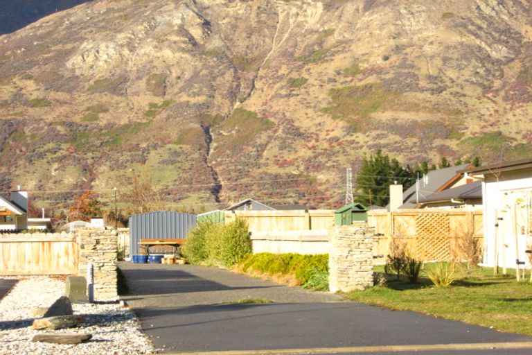 Photo of property in 19 Haddow's Place, Lake Hayes, Queenstown, 9304