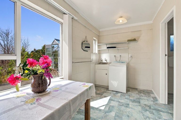 Photo of property in 7 Montana Place, Merrilands, New Plymouth, 4312