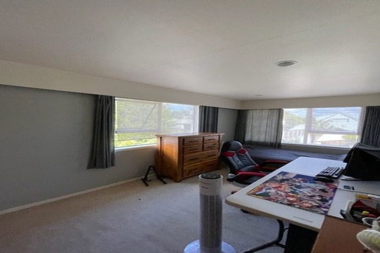 Photo of property in 23 Tobruk Crescent, Milford, Auckland, 0620