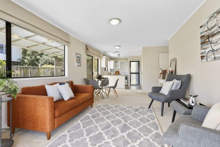 Photo of property in 2/56 Ridgemount Rise, Mangere Bridge, Auckland, 2022