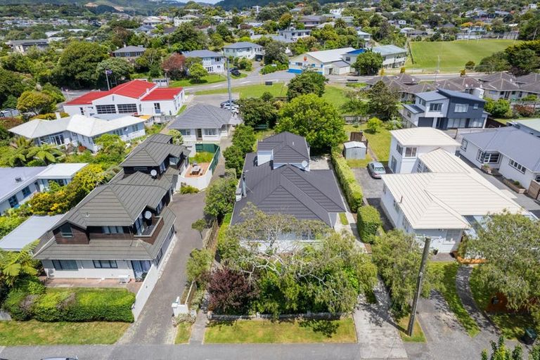 Photo of property in 3 Romney Square, Tawa, Wellington, 5028