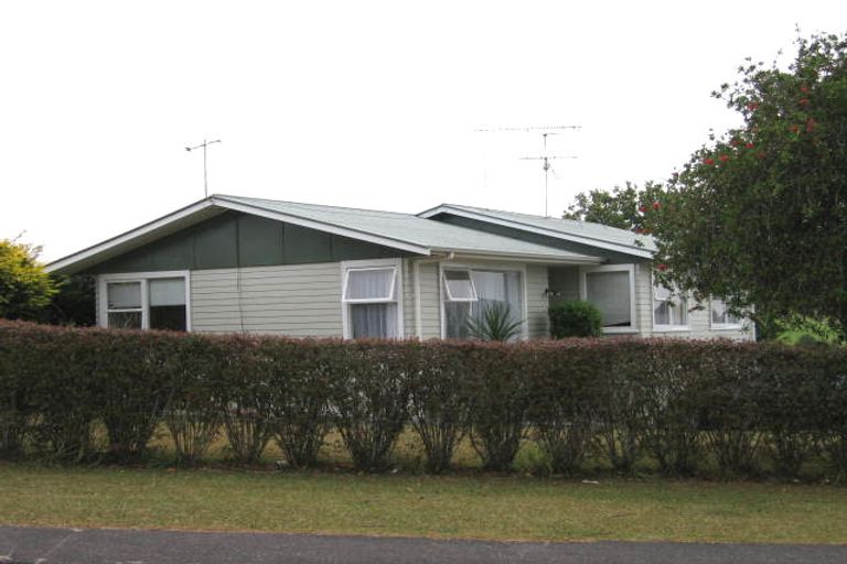 Photo of property in 30 Kirby Street, Glendene, Auckland, 0602