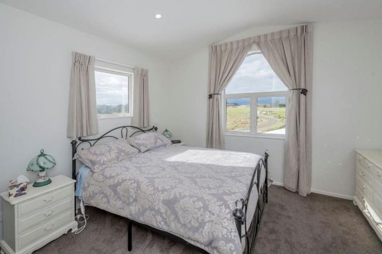 Photo of property in 111 Strathnaver Drive, Waikawa Beach, Levin, 5573