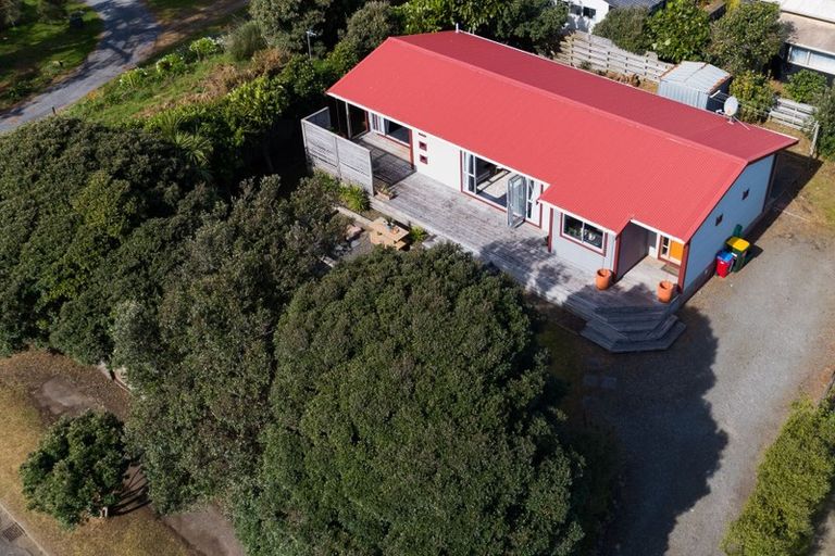 Photo of property in 52 Rutherford Drive, Waikanae Beach, Waikanae, 5036