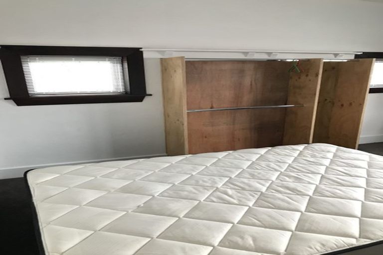 Photo of property in 216 Riccarton Road, Riccarton, Christchurch, 8041