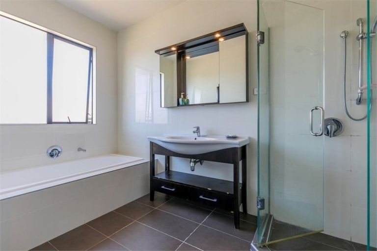 Photo of property in 31 Cricklade Terrace, Windsor Park, Auckland, 0632