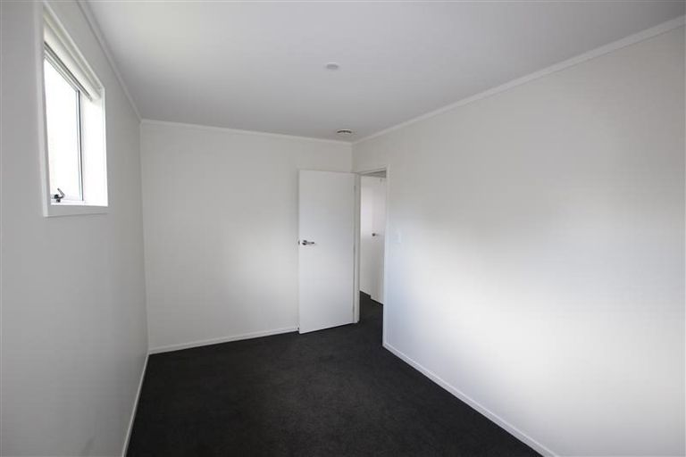 Photo of property in 13 Serwayne Place, Sunnyvale, Auckland, 0612