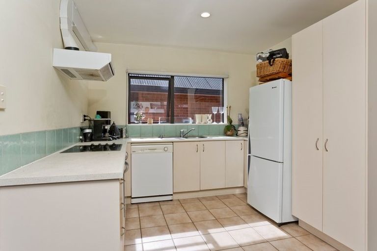 Photo of property in 12/37 Fields Parade, Oteha, Auckland, 0632