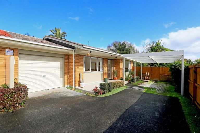 Photo of property in 2/3 Papatahi Place, Henderson, Auckland, 0610