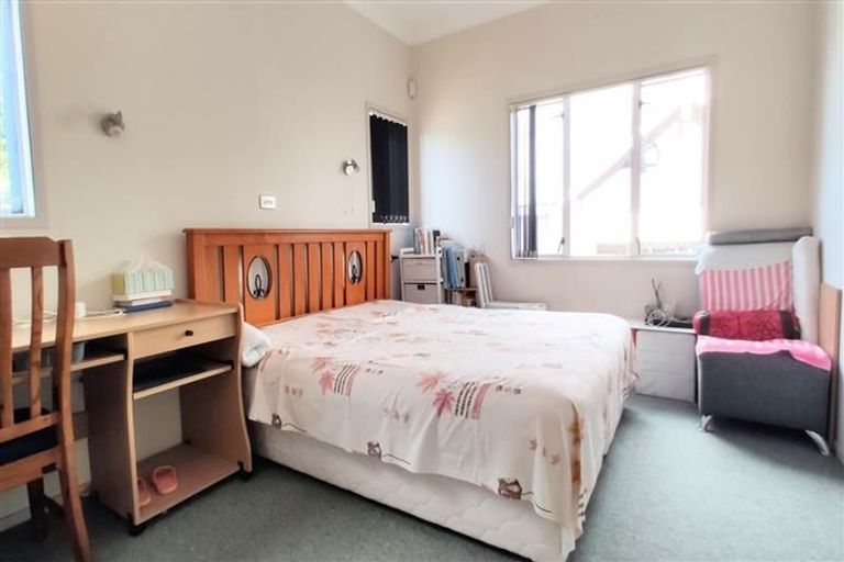 Photo of property in 33 View Road, Henderson, Auckland, 0612