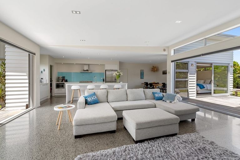 Photo of property in 8 Te Mauri Place, Omaha, 0986