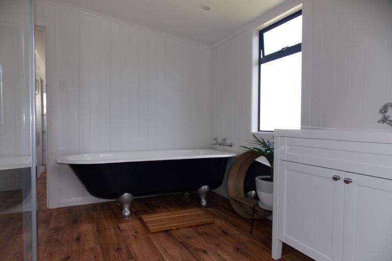 Photo of property in 15 Seaview Road, Waihi Beach, 3611