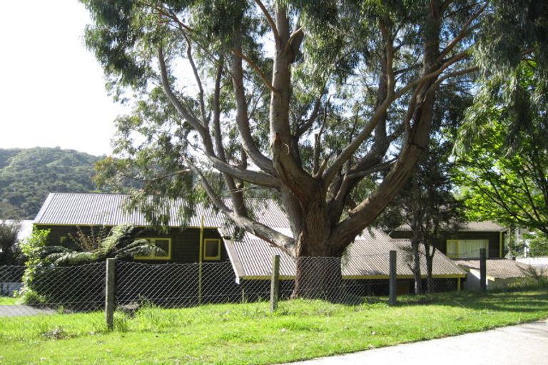 Photo of property in 78 Milton Terrace, Picton, 7220