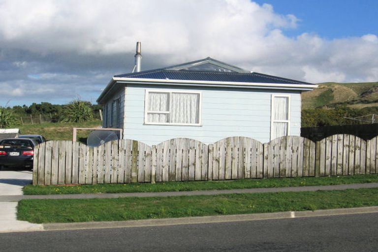 Photo of property in 123 Pikarere Street, Titahi Bay, Porirua, 5022