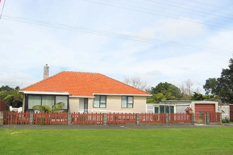 Photo of property in 10 Carey Street, Waitara, 4320