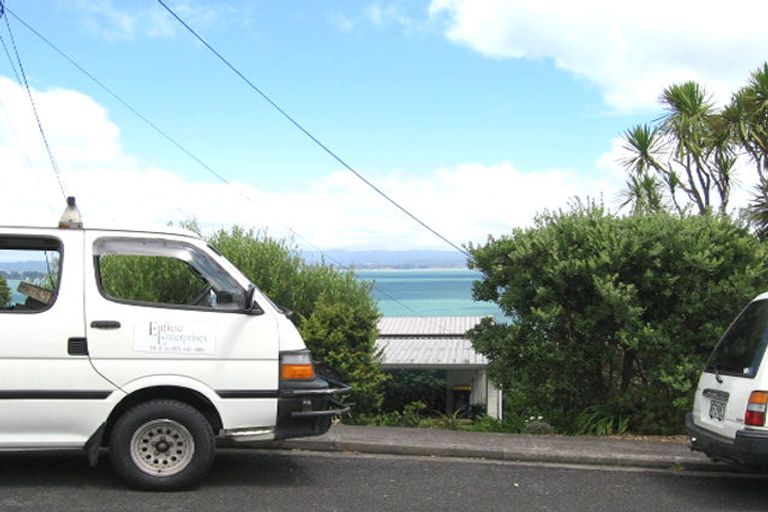 Photo of property in 30 Tizard Road, Birkenhead, Auckland, 0626