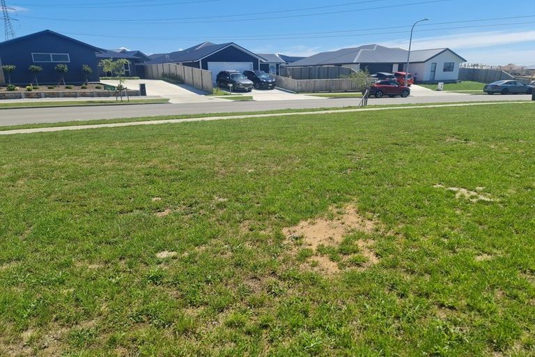 Photo of property in 8 Sardinia Grove, Fitzherbert, Palmerston North, 4410