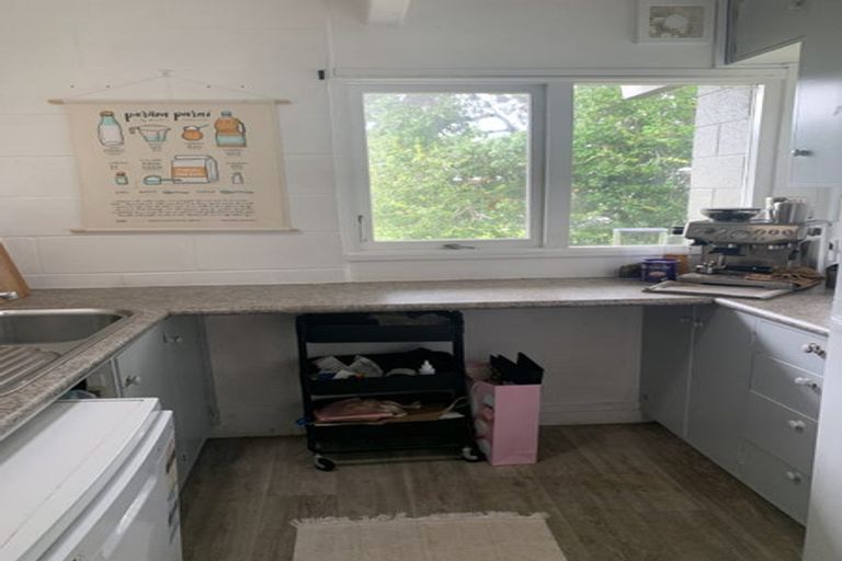 Photo of property in 1/1 Corrella Road, Belmont, Auckland, 0622