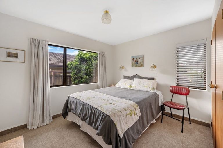 Photo of property in 2 Webb Place, Taradale, Napier, 4112