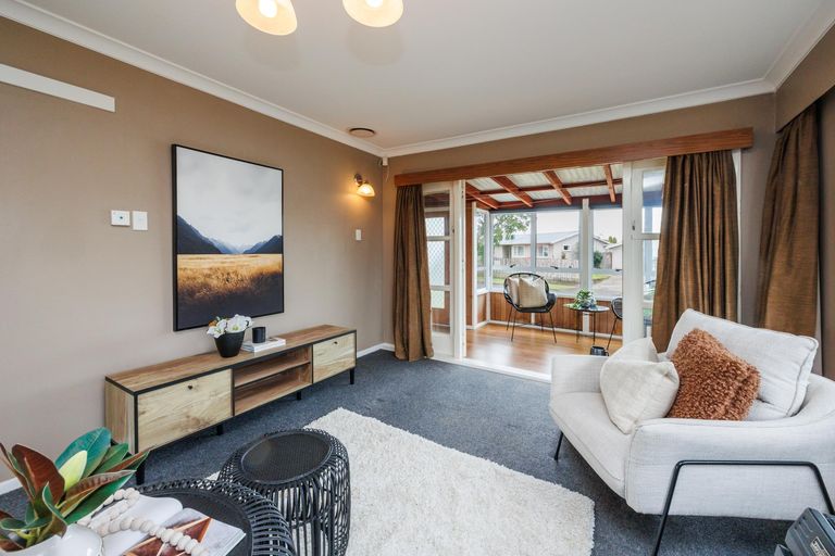 Photo of property in 4 Ellesmere Crescent, Highbury, Palmerston North, 4412