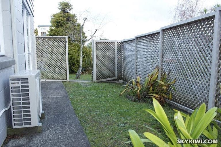 Photo of property in 17 Chelsea View Drive, Chatswood, Auckland, 0626