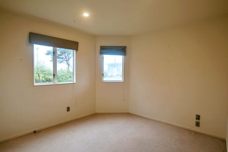 Photo of property in 2/23 Tui Glen Road, Birkenhead, Auckland, 0626