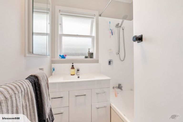 Photo of property in 1/4 Royal Arch Place, Rosehill, Papakura, 2113