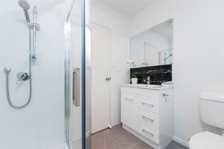 Photo of property in 2/43 Solveig Place, Randwick Park, Auckland, 2105