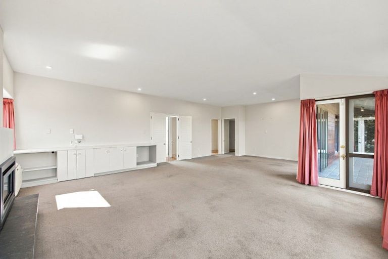 Photo of property in 11 Bankview Place, Amberley, 7410