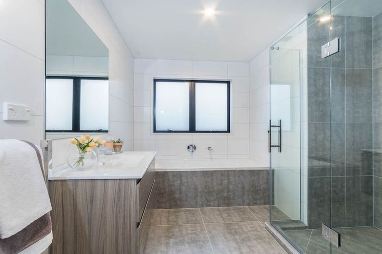Photo of property in 11 Kearns Drive, Hobsonville, Auckland, 0616