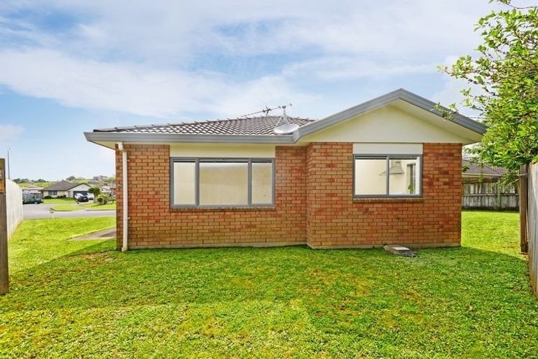 Photo of property in 17 Liddesdale Place, Papakura, 2110