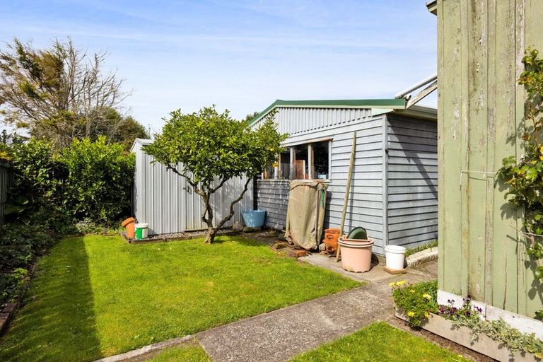 Photo of property in 16 Karaka Street, Inglewood, 4330