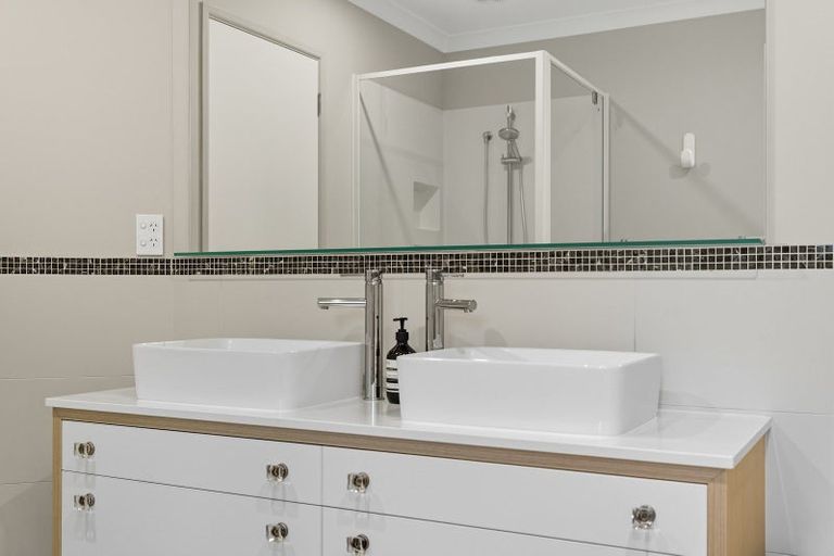 Photo of property in 11 Haden Place, Omokoroa, 3114