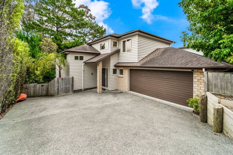 Photo of property in 80 Rising Parade, Fairview Heights, Auckland, 0632