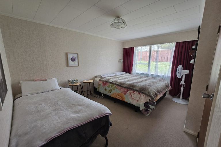 Photo of property in 14 Yarrow Place, Papakowhai, Porirua, 5024