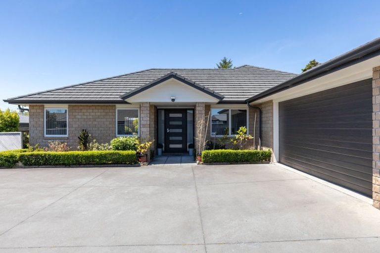 Photo of property in 74 Fernbrook Drive, Hurworth, New Plymouth, 4310